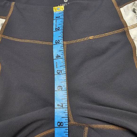 Athleta Printed Bare to Run Knicker Capri Length Gray/White Leggings Size M - Picture 10 of 10